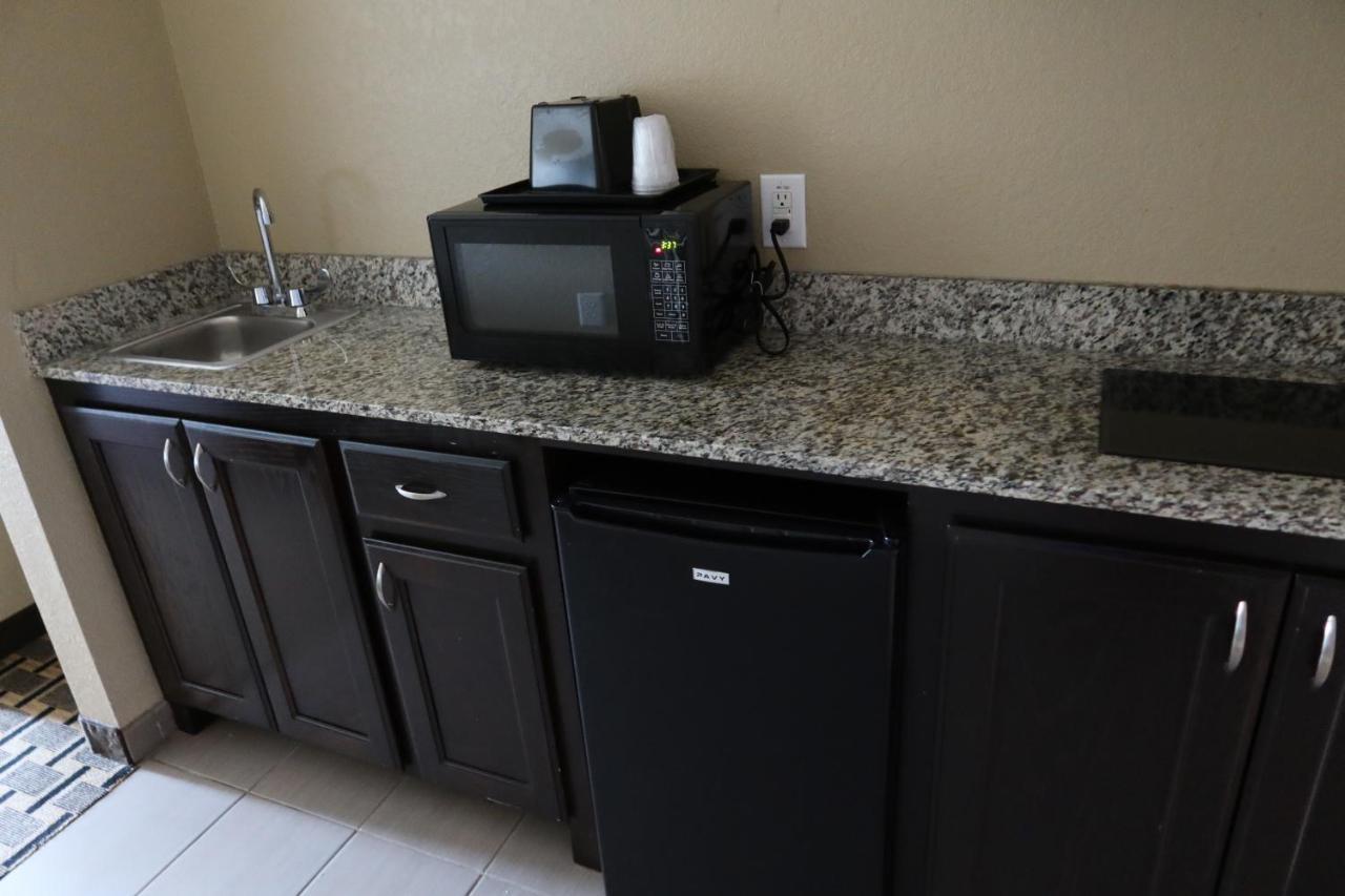 West Worth Inn & Suites White Settlement Εξωτερικό φωτογραφία