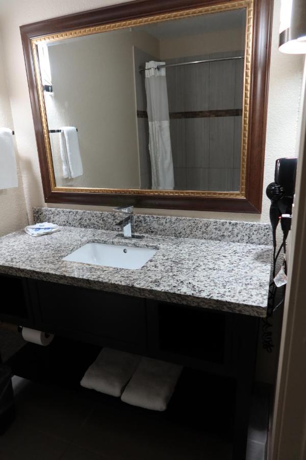 West Worth Inn & Suites White Settlement Εξωτερικό φωτογραφία