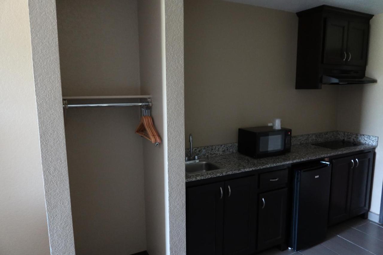 West Worth Inn & Suites White Settlement Εξωτερικό φωτογραφία