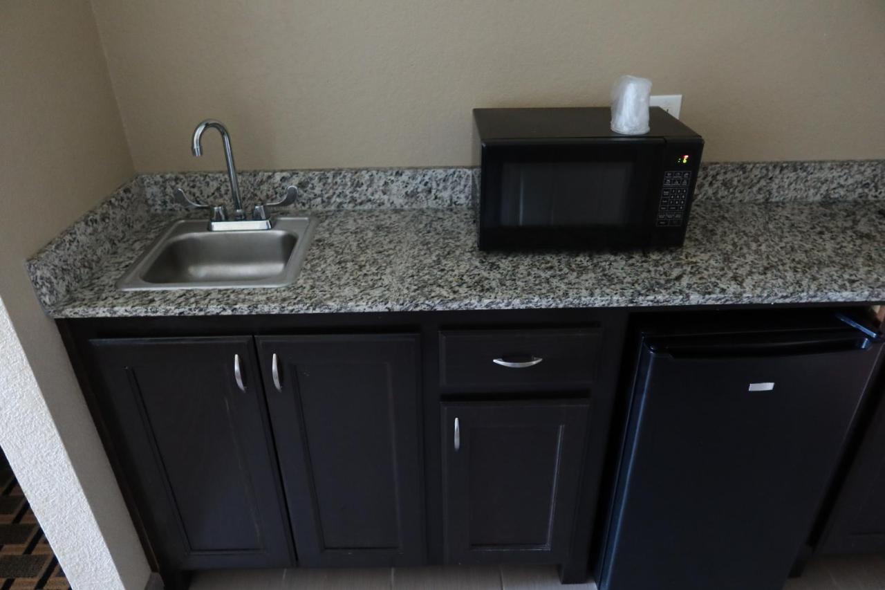 West Worth Inn & Suites White Settlement Εξωτερικό φωτογραφία