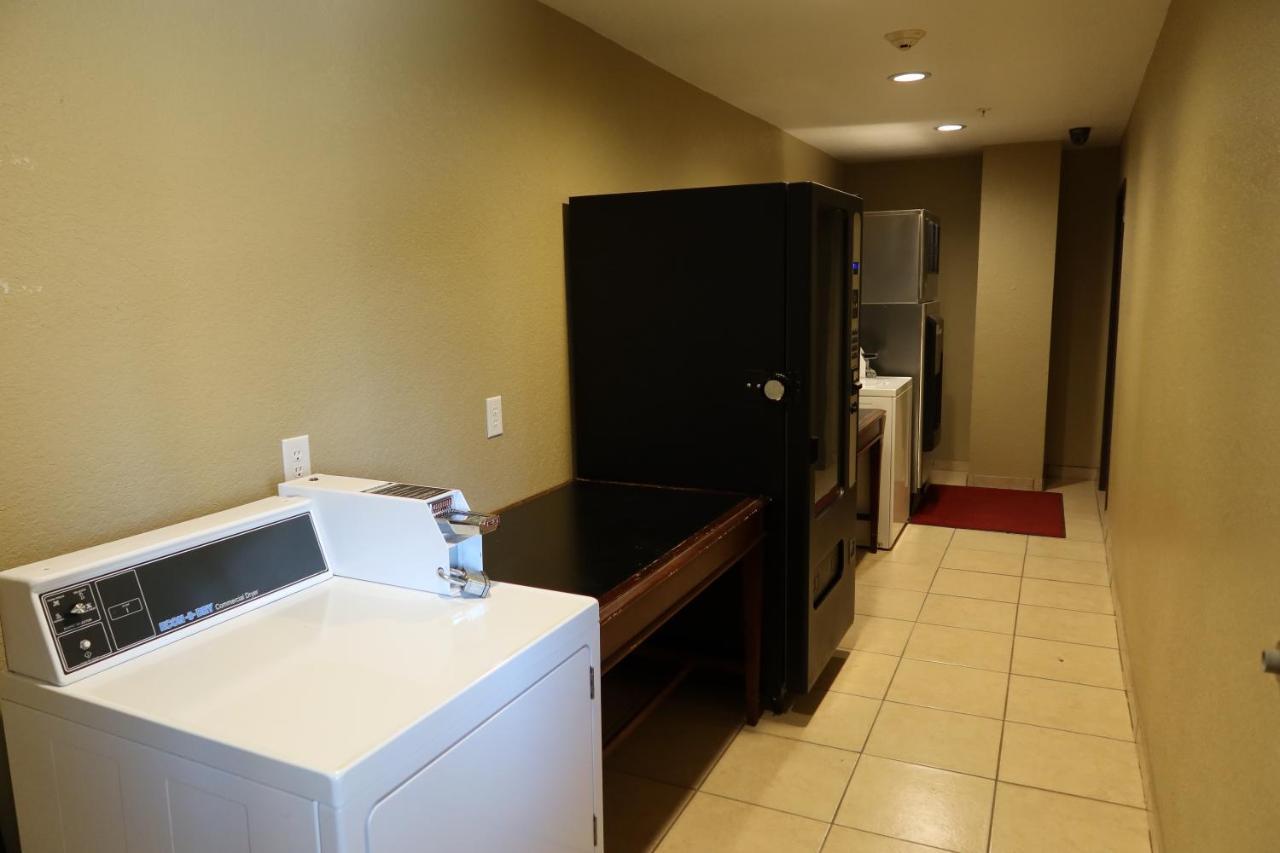 West Worth Inn & Suites White Settlement Εξωτερικό φωτογραφία