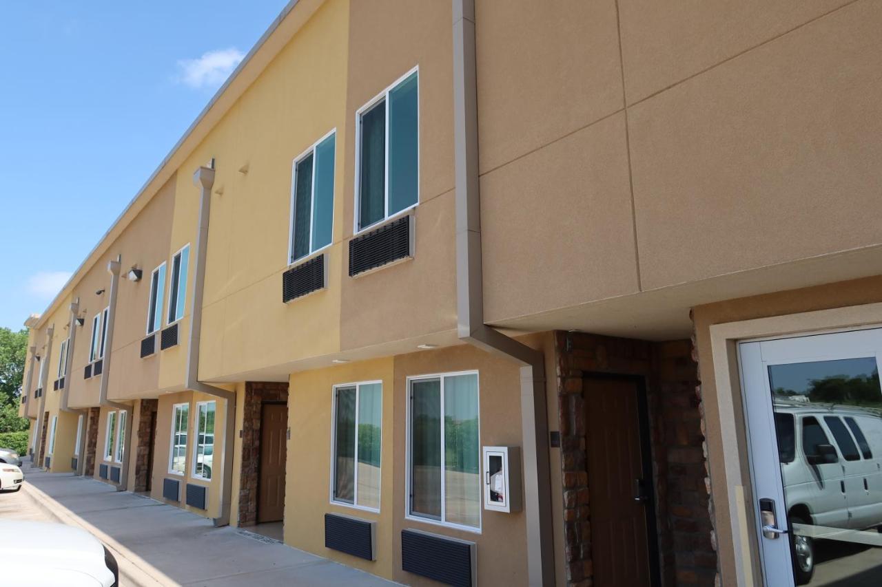 West Worth Inn & Suites White Settlement Εξωτερικό φωτογραφία