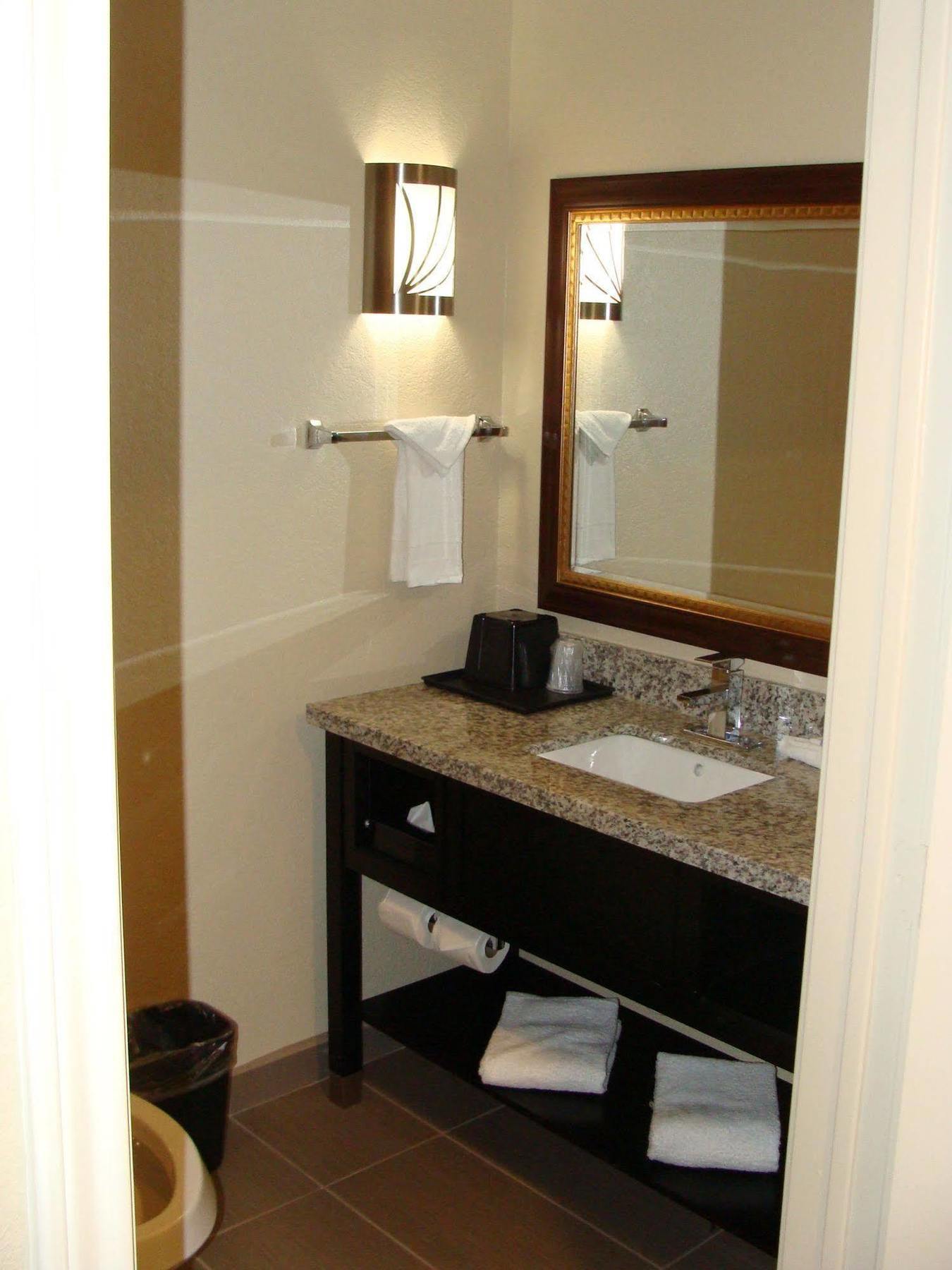 West Worth Inn & Suites White Settlement Εξωτερικό φωτογραφία