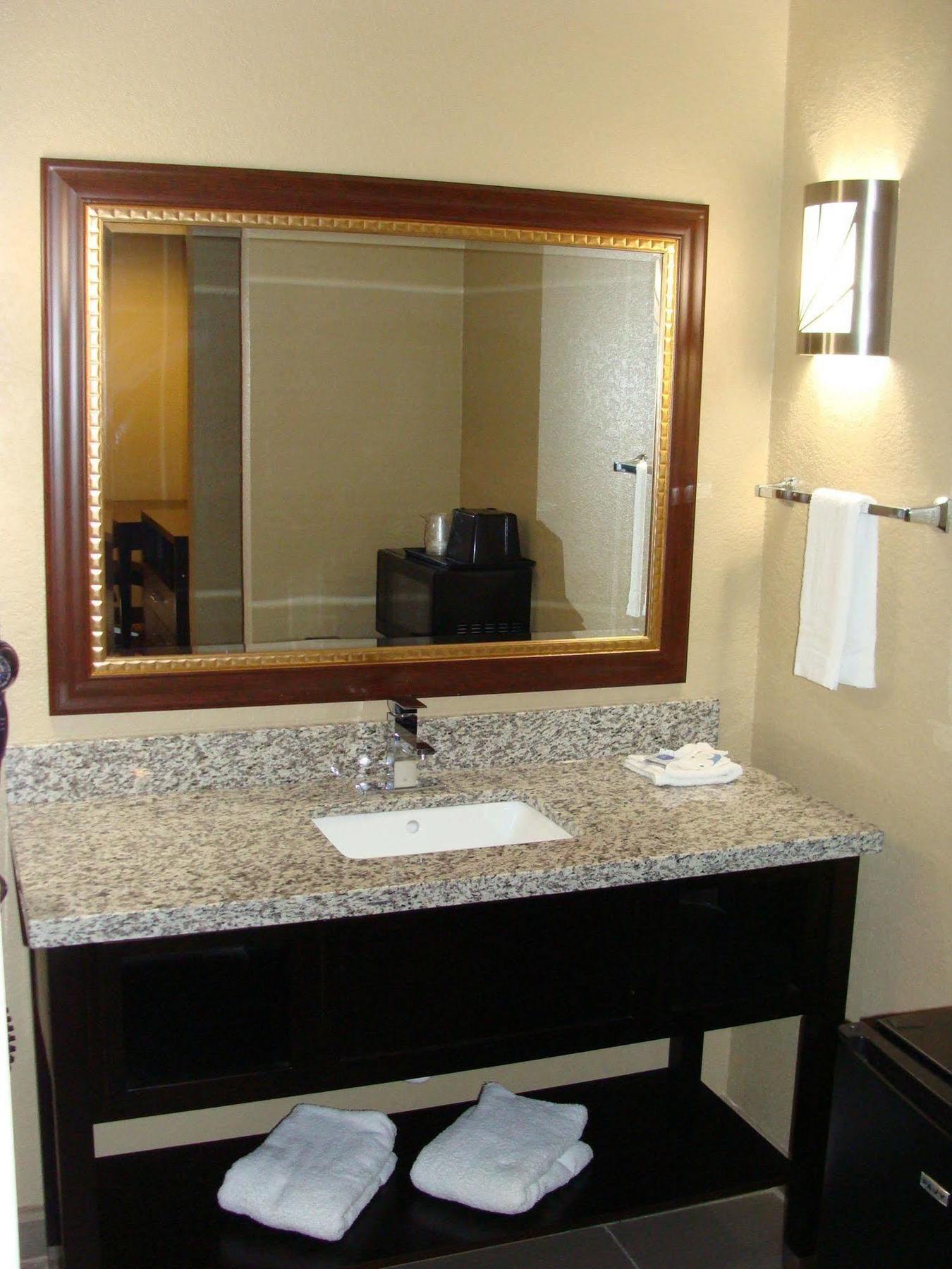 West Worth Inn & Suites White Settlement Εξωτερικό φωτογραφία